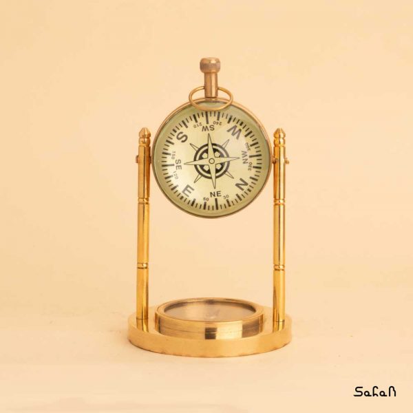 ساعت برنجی طلایی عقربه ای هندی پایه دار باتری خور قطب نما دار