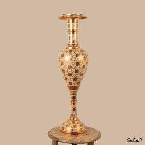 گلدان برنجی میناکاری شده سفید رنگ با طرح گل